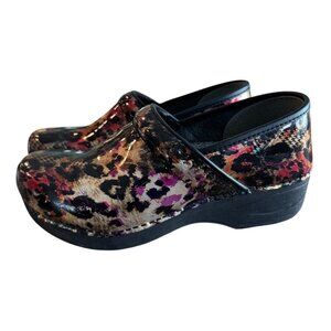 Dansko XP 2.0 Womens Multicolor Leopard Print Clogs Slip-On Shoes Size 39 EU